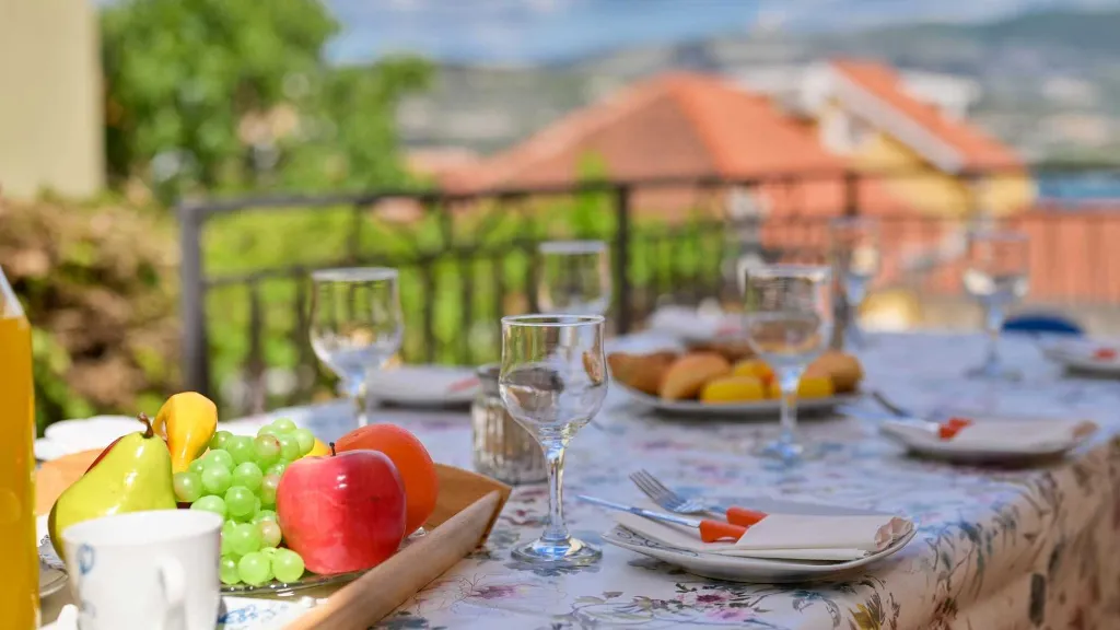 Sea-View 1-Bedroom Apartment in Trogir (Sleeps 3)