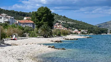 Sea-View 1-Bedroom Apartment in Trogir (Sleeps 3)