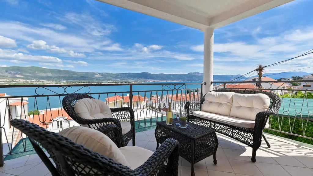 Two-Bedroom Apartment in Trogir for 4 Guests