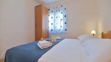 Trogir 1-Bedroom Apartment for 3 with Sea View