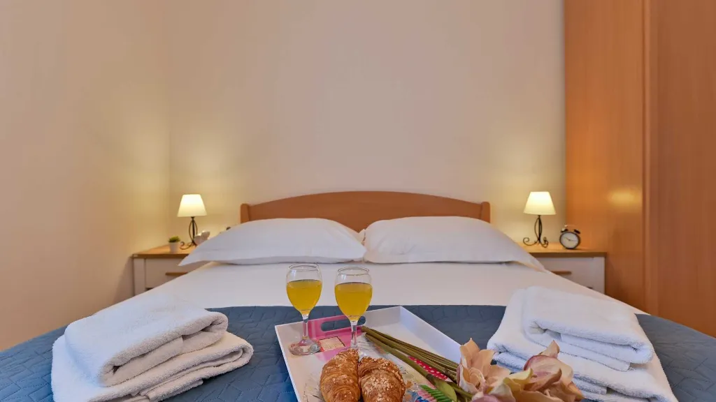 Trogir 1-Bedroom Apartment for 3 with Sea View
