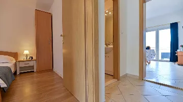 Trogir 1-Bedroom Apartment for 3 with Sea View