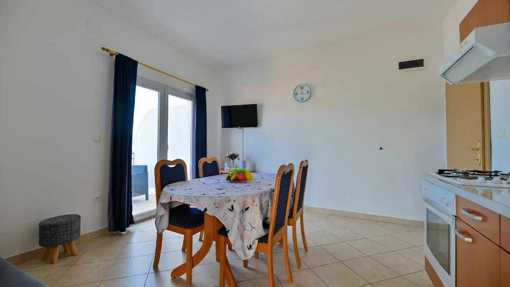 Trogir 1-Bedroom Apartment for 3 with Sea View