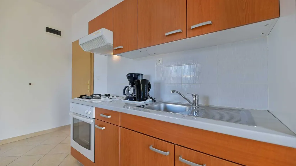 Trogir 1-Bedroom Apartment for 3 with Sea View