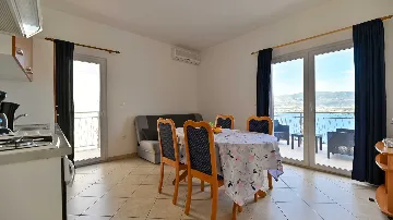 Trogir 1-Bedroom Apartment for 3 with Sea View