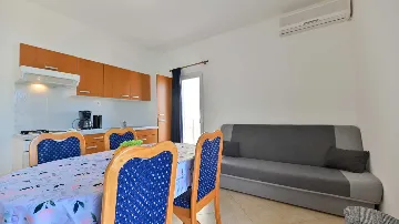 Trogir 1-Bedroom Apartment for 3 with Sea View