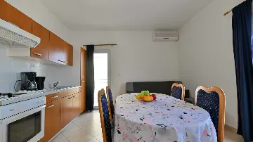 Trogir 1-Bedroom Apartment for 3 with Sea View