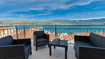 Trogir 1-Bedroom Apartment for 3 with Sea View