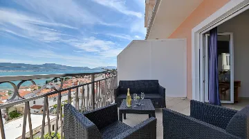 Trogir 1-Bedroom Apartment for 3 with Sea View