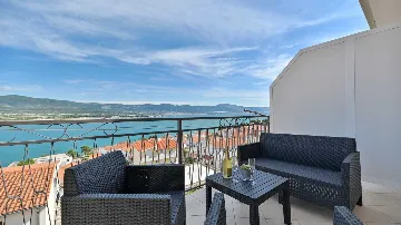 Trogir 1-Bedroom Apartment for 3 with Sea View