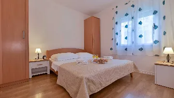 Balcony Sea-View Apartment for 3 in Trogir