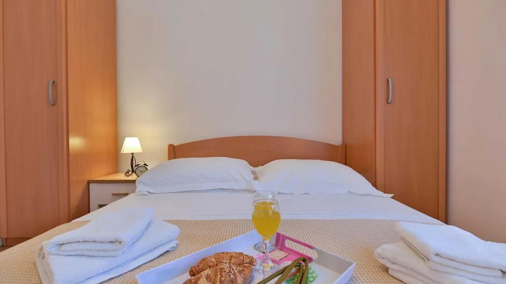 Balcony Sea-View Apartment for 3 in Trogir