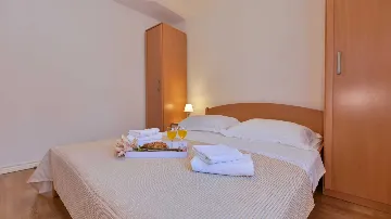 Balcony Sea-View Apartment for 3 in Trogir