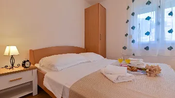 Balcony Sea-View Apartment for 3 in Trogir