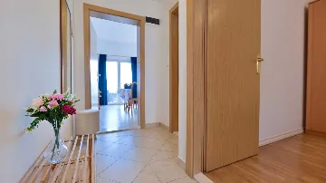 Balcony Sea-View Apartment for 3 in Trogir