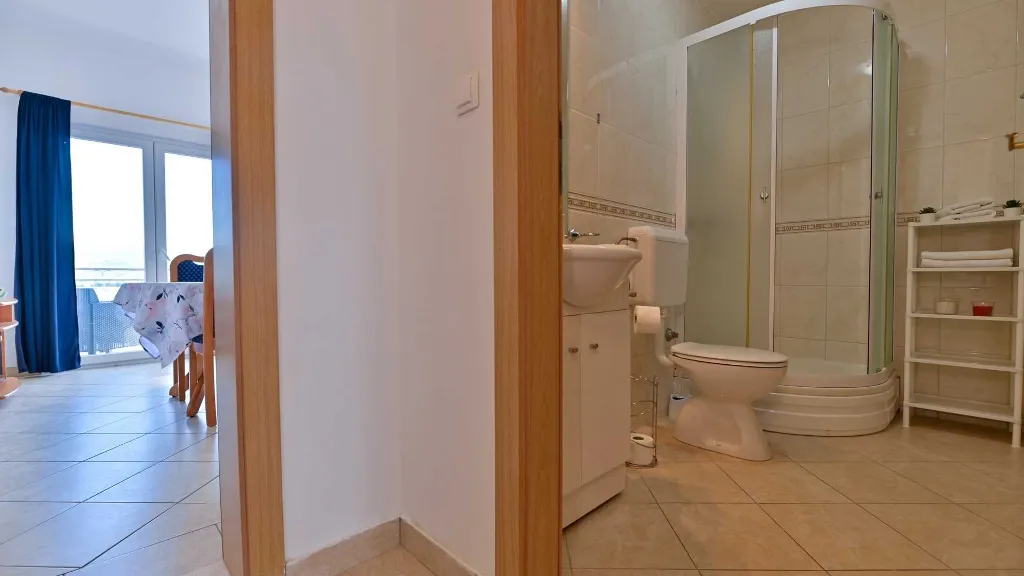 Balcony Sea-View Apartment for 3 in Trogir