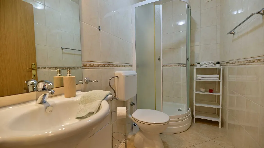 Balcony Sea-View Apartment for 3 in Trogir