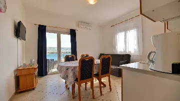 Balcony Sea-View Apartment for 3 in Trogir