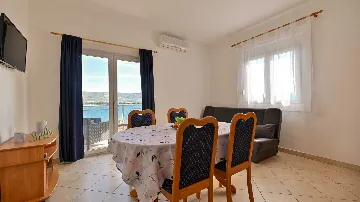 Balcony Sea-View Apartment for 3 in Trogir