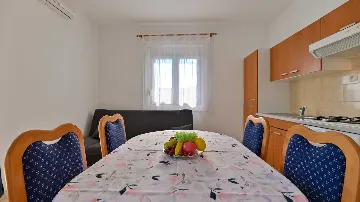 Balcony Sea-View Apartment for 3 in Trogir