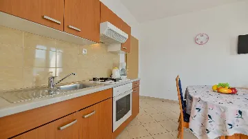 Balcony Sea-View Apartment for 3 in Trogir