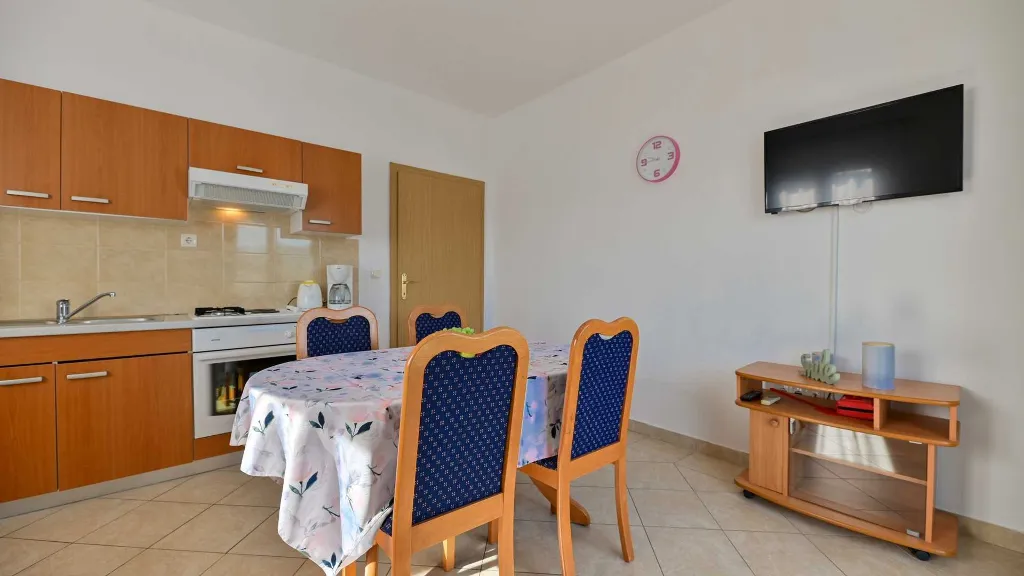 Balcony Sea-View Apartment for 3 in Trogir