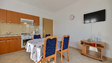 Balcony Sea-View Apartment for 3 in Trogir