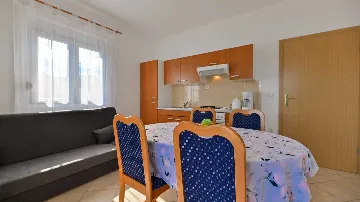 Balcony Sea-View Apartment for 3 in Trogir