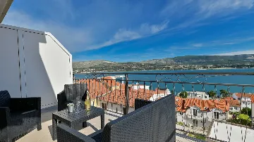 Balcony Sea-View Apartment for 3 in Trogir
