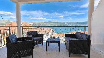 Trogir Holiday House with Sea-View Apartments