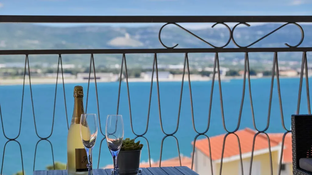 Trogir Holiday House with Sea-View Apartments