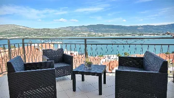 Trogir Holiday House with Sea-View Apartments