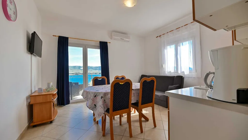 Trogir Holiday House with Sea-View Apartments