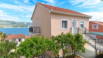 Trogir Holiday House with Sea-View Apartments