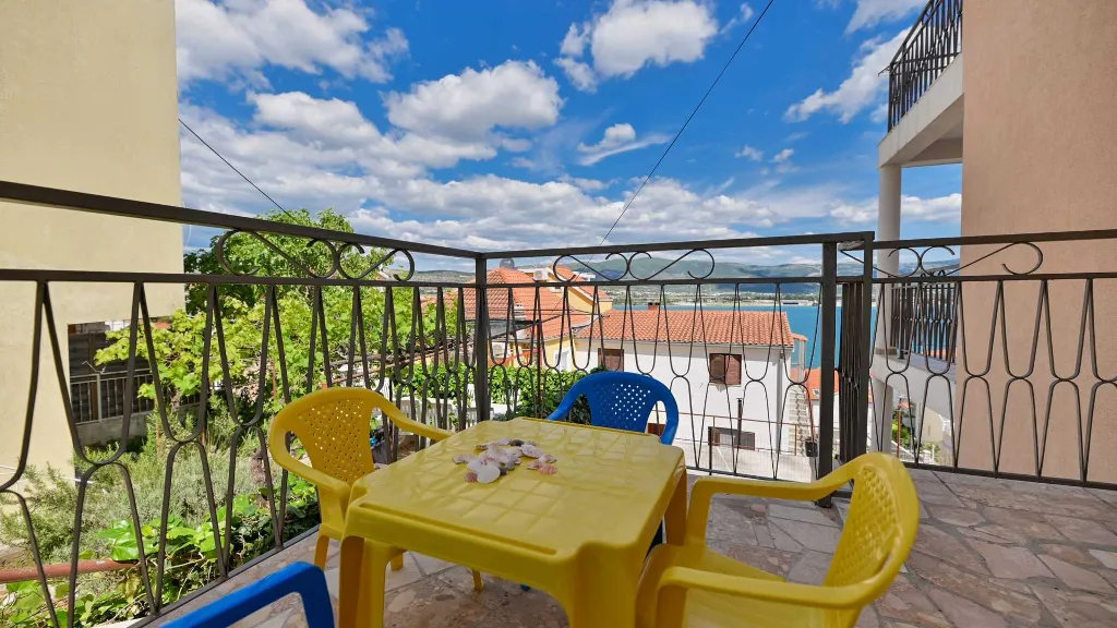 Trogir Holiday House with Sea-View Apartments