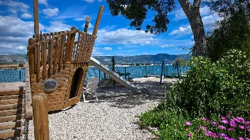 Trogir Holiday House with Sea-View Apartments