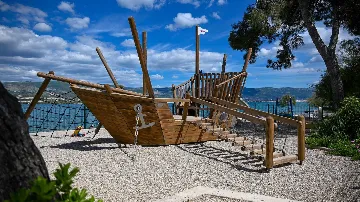 Trogir Holiday House with Sea-View Apartments