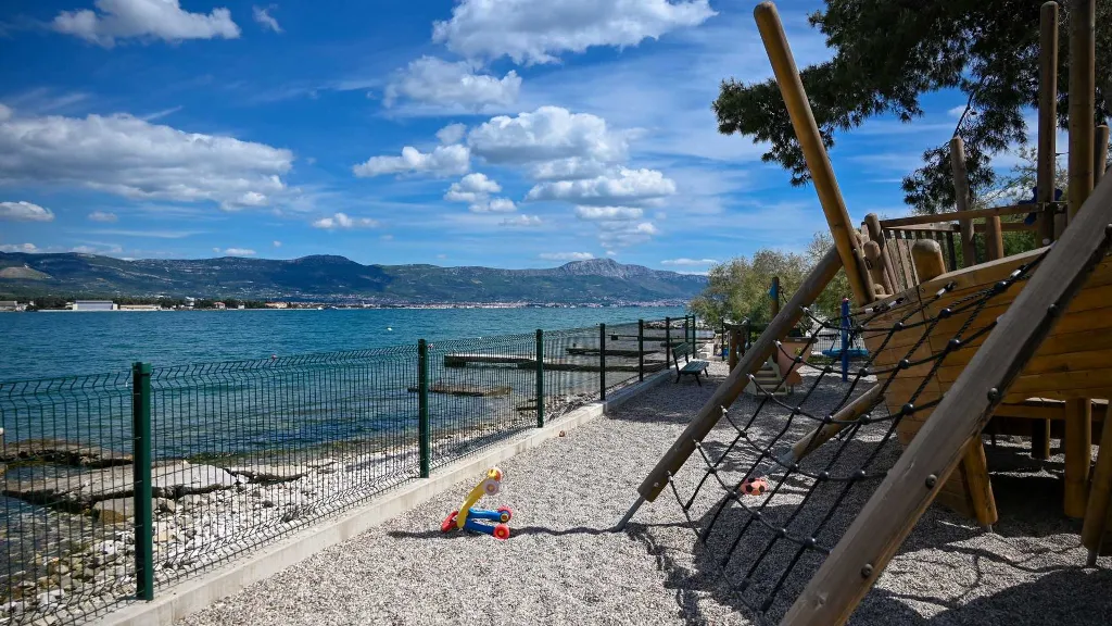 Trogir Holiday House with Sea-View Apartments
