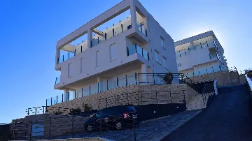 3-Bedroom Apartment with Sea-View Terrace in Okrug Gornji