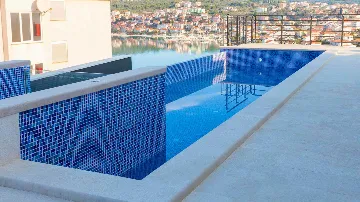 3-Bedroom Apartment with Sea-View Terrace in Okrug Gornji