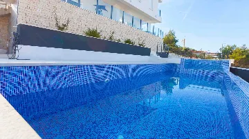 3-Bedroom Apartment with Sea-View Terrace in Okrug Gornji