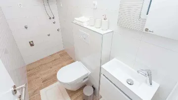 3-Bedroom Apartment with Sea-View Terrace in Okrug Gornji