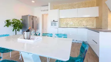 3-Bedroom Apartment with Sea-View Terrace in Okrug Gornji