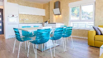 3-Bedroom Apartment with Sea-View Terrace in Okrug Gornji