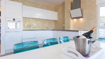 3-Bedroom Apartment with Sea-View Terrace in Okrug Gornji