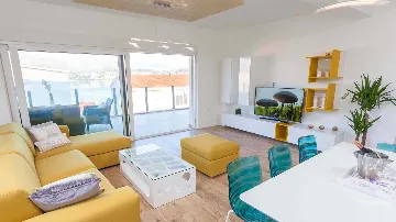 3-Bedroom Apartment with Sea-View Terrace in Okrug Gornji