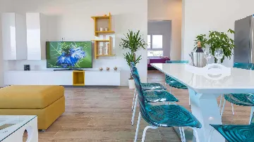 3-Bedroom Apartment with Sea-View Terrace in Okrug Gornji