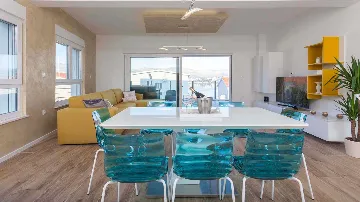 3-Bedroom Apartment with Sea-View Terrace in Okrug Gornji