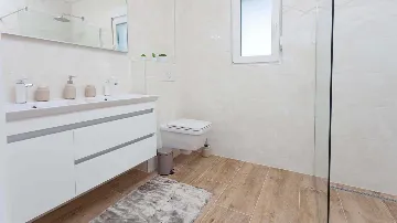 3-Bedroom Apartment with Sea-View Terrace in Okrug Gornji