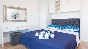 3-Bedroom Apartment with Sea-View Terrace in Okrug Gornji